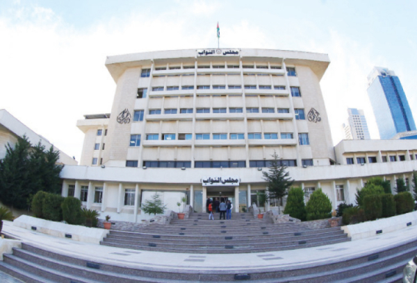 النواب يخمدون &ldquo;عراك الثلاثاء&rdquo; ويناقشون التعديلات الدستورية